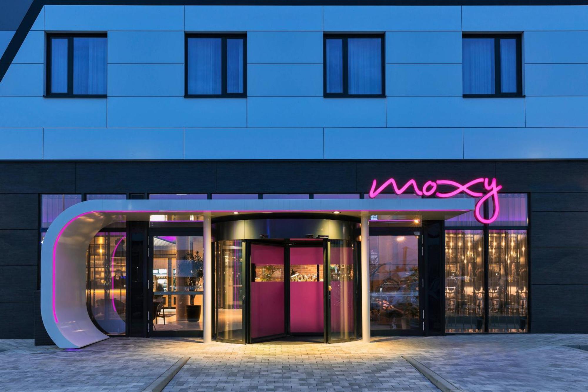 Moxy Frankfurt Airport Kelsterbach Hotell Eksteriør bilde