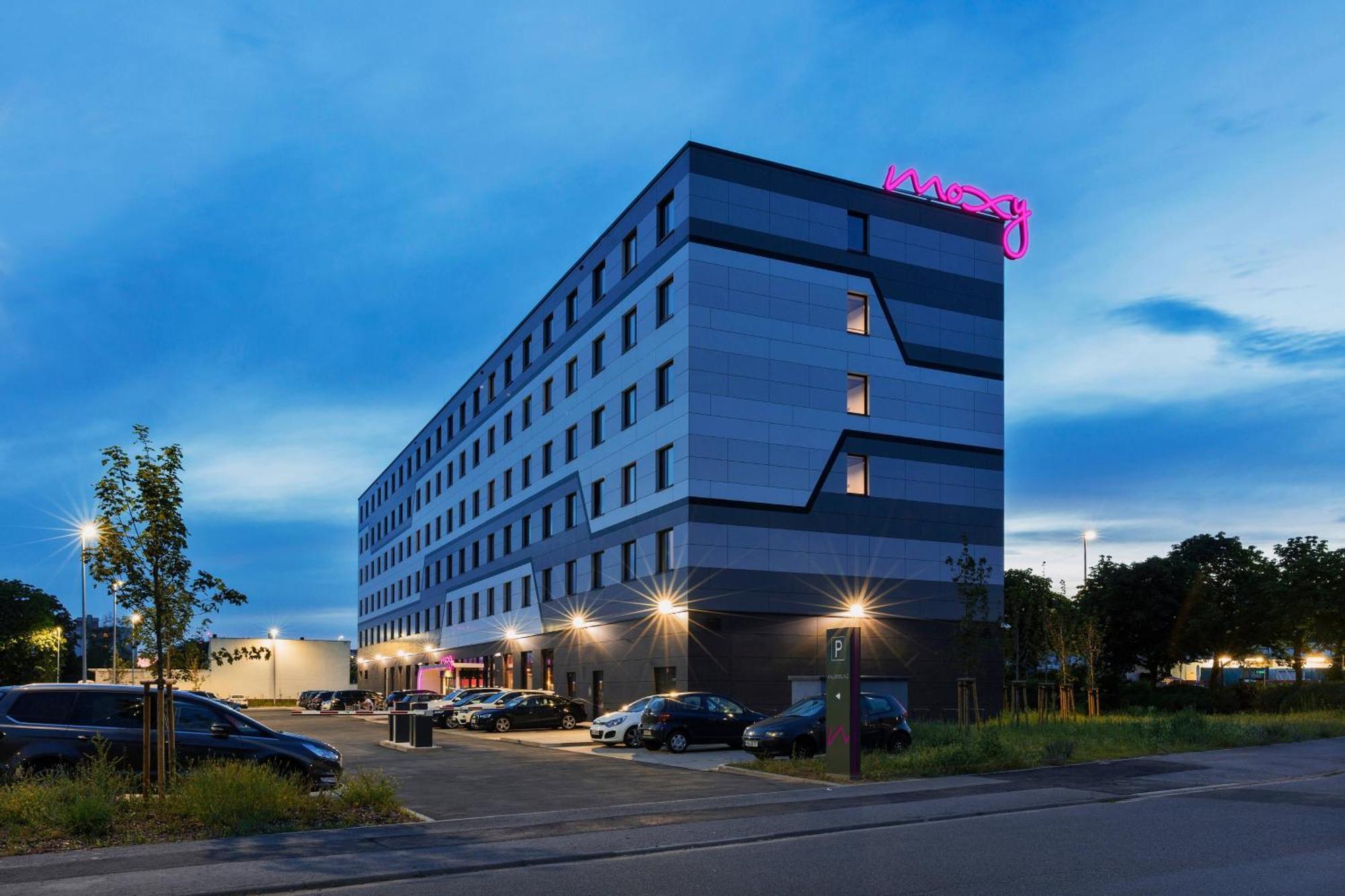 Moxy Frankfurt Airport Kelsterbach Hotell Eksteriør bilde